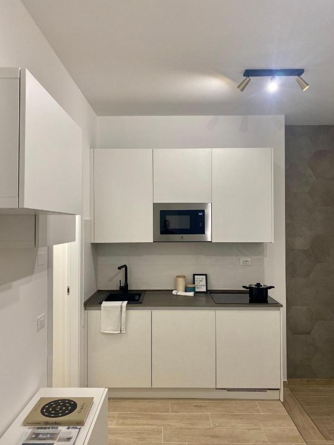 Suite Stresa Milano Centrale 3Pax Wifi Milão Exterior foto
